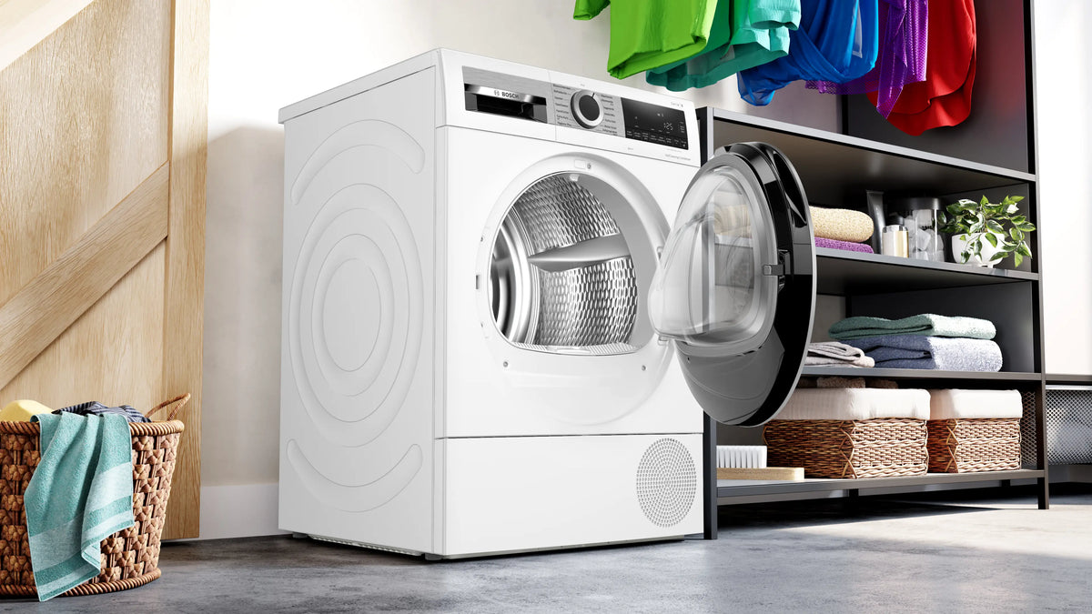 Bosch WQG235D00 mit geöffneter Tür im Hauswirtschaftsraum