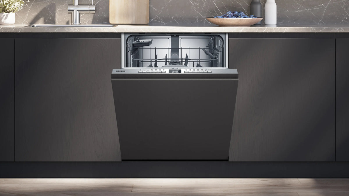 Siemens SN63EX04TE iQ300 Geschirrspüler – vollintegriert, 60 cm – Einbaubeispiel in einer Küchenzeile