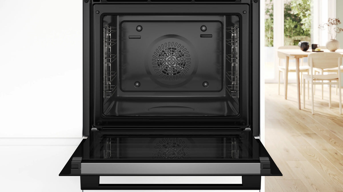 Geöffneter Garraum des Bosch HBA272BB3