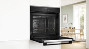 Bosch HBA272BB3 mit geöffneter Tür in einer Einbauküche