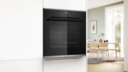 Bosch HBA272BB3 in schwarzem Design in einer Einbauküche