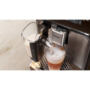 Philips Series 3300 EP3347/90 LatteGo Kaffeevollautomat – Schwarz-Chrom – Zubereitung einer Milchspezialität